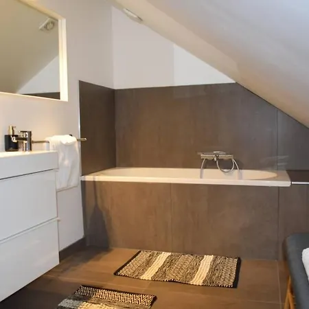 펜션 Le 44 - Au Calme Avec Jardin, Proche De 나무르